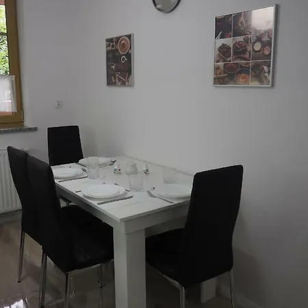 Red Flowers Apartament *