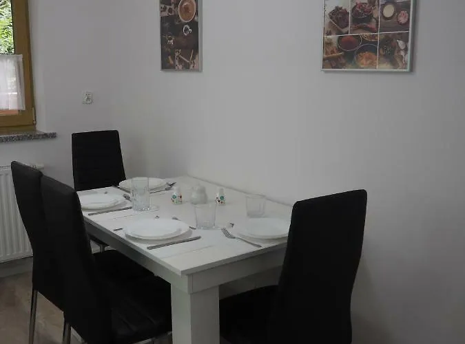 Red Flowers Apartamento *