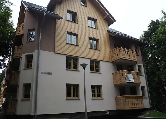 Red Flowers * שצ'קלארסקה פוראובה