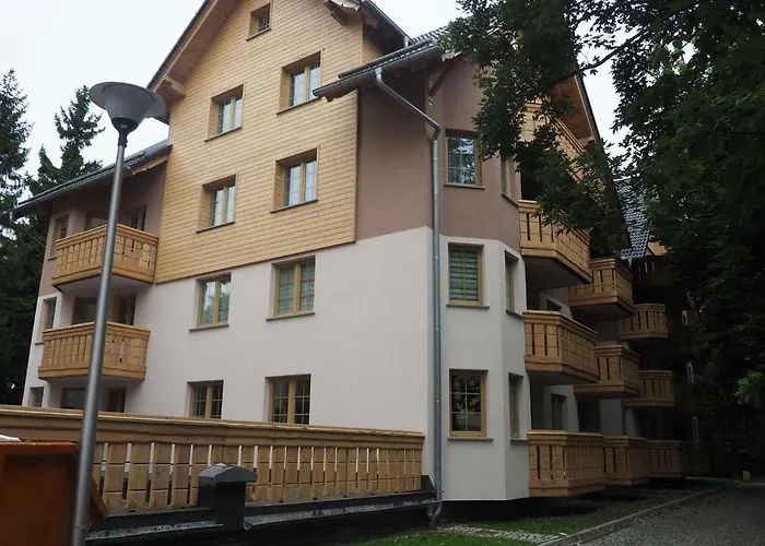 Red Flowers * שצ'קלארסקה פוראובה