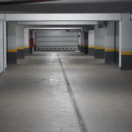 Red Flowers Appartement